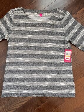 Women’s Vince Camuto Black & White Striped Knit Top    NWT